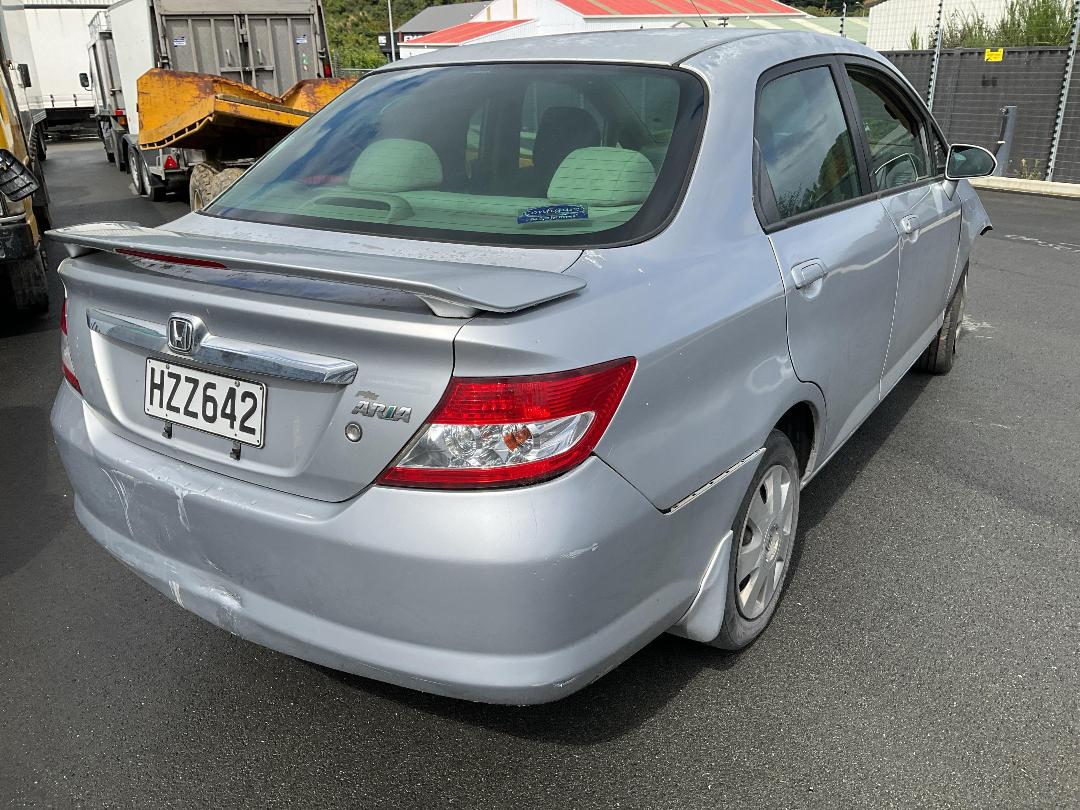 Photo '2' of Honda FIT Aria