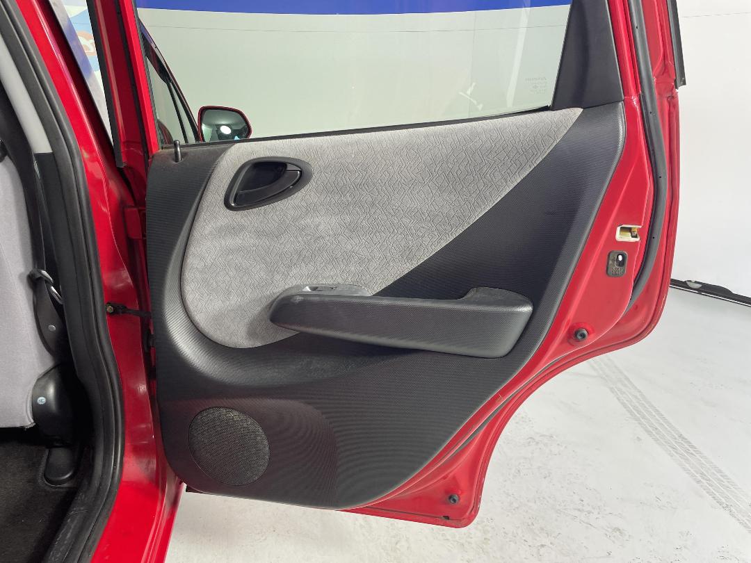 Photo '19' of Honda FIT Photo '19' of Honda FIT