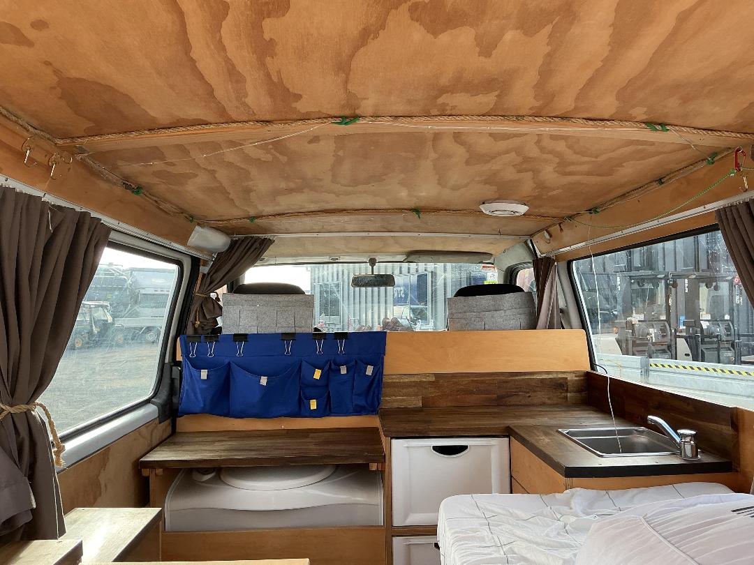 Photo '25' of Isuzu Como Van