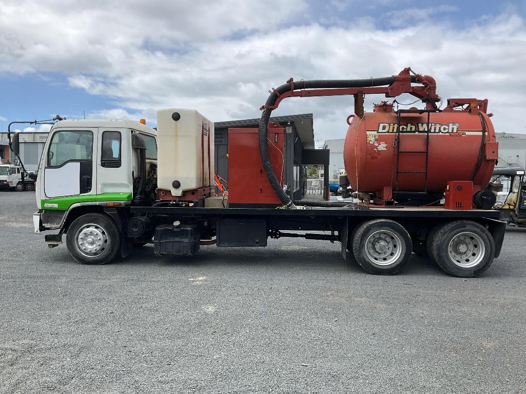 Photo '7' of Isuzu FVR 900 Hydro Excavator