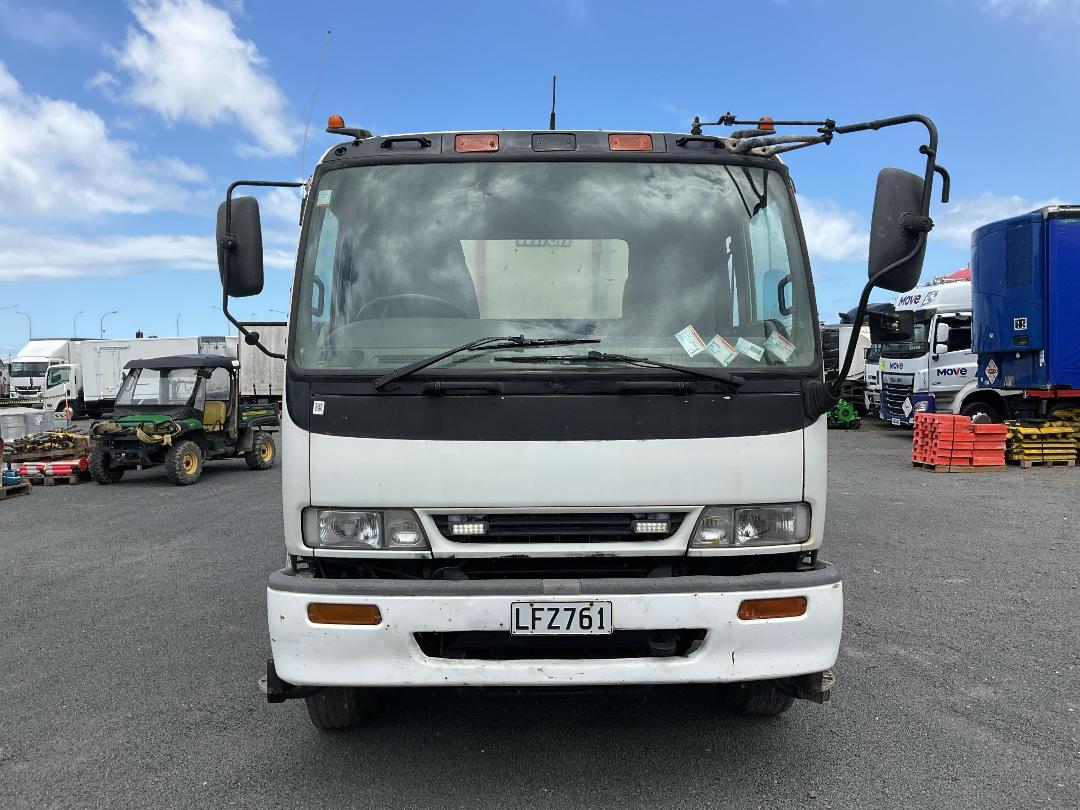 Photo '10' of Isuzu FVR 900 Hydro Excavator