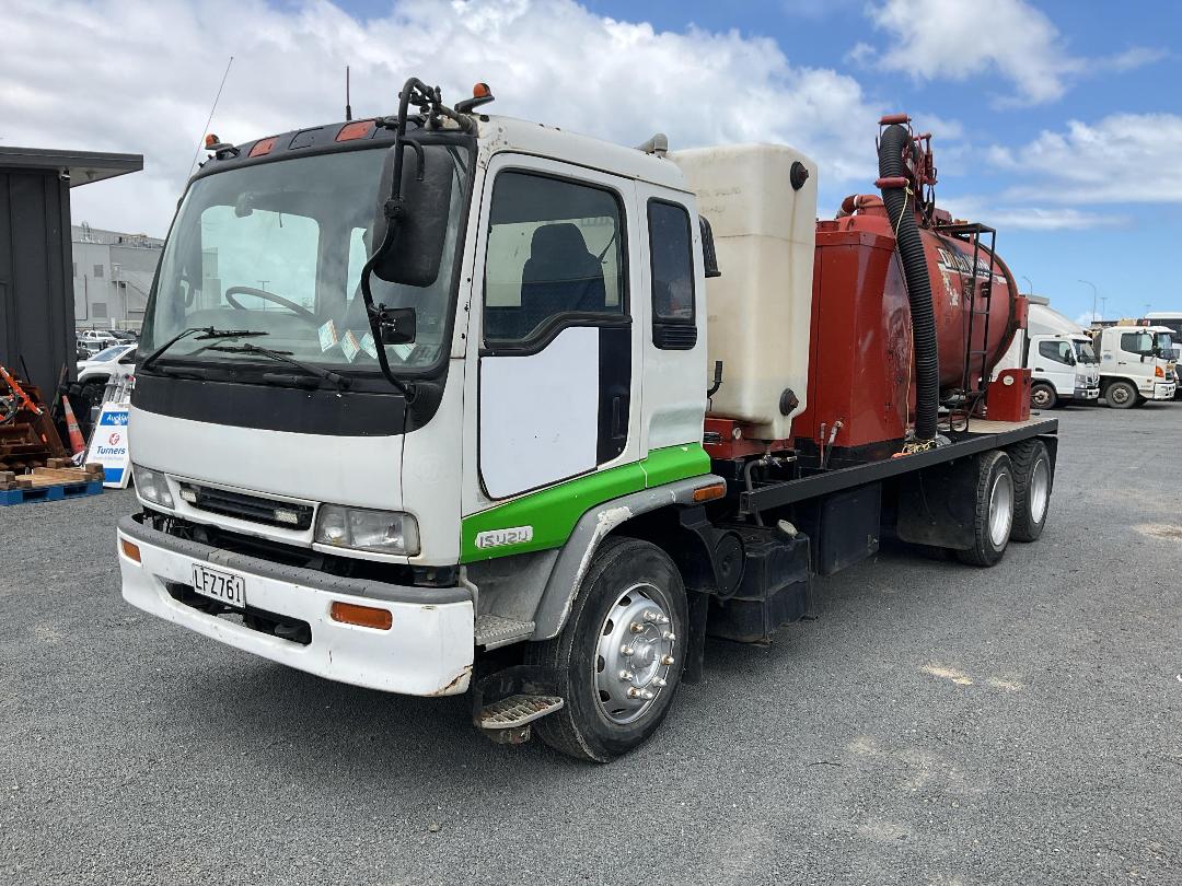 Photo '9' of Isuzu FVR 900 Hydro Excavator