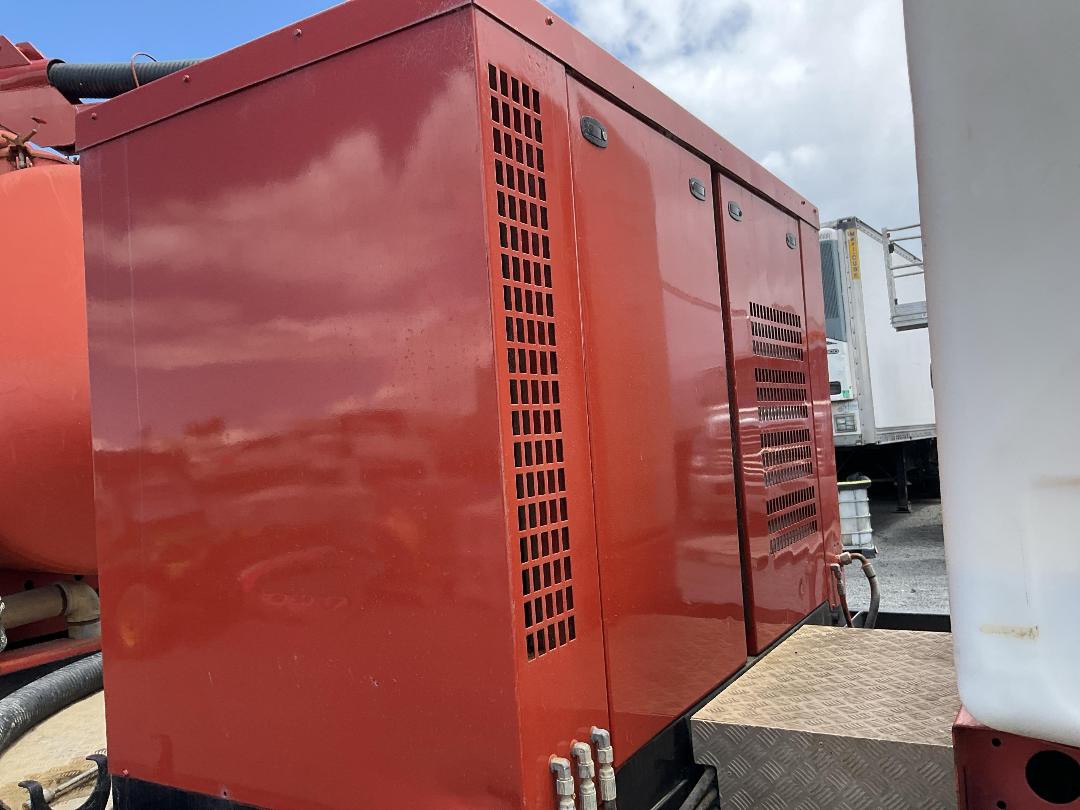 Photo '31' of Isuzu FVR 900 Hydro Excavator