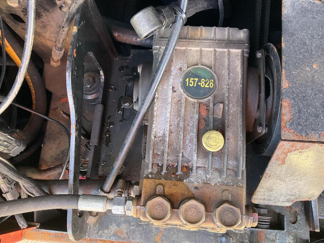 Photo '38' of Isuzu FVR 900 Hydro Excavator