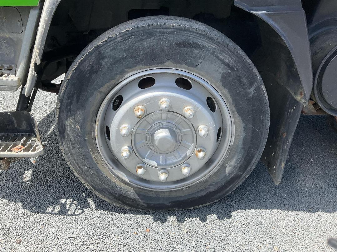 Photo '51' of Isuzu FVR 900 Hydro Excavator