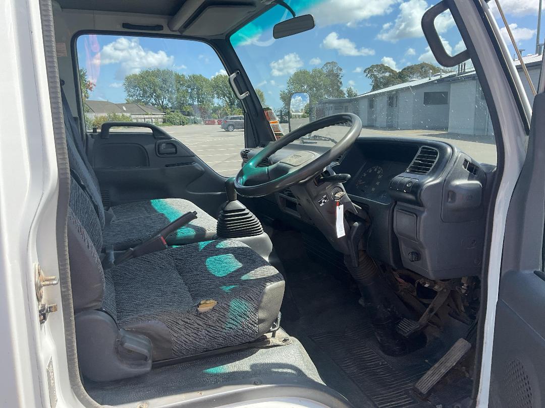 Photo '11' of Isuzu NPR450 4X2 Flat Deck