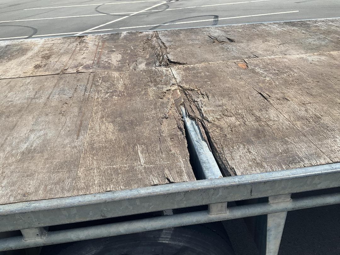 Photo '18' of Isuzu NPR450 4X2 Flat Deck