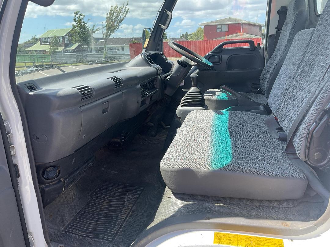 Photo '24' of Isuzu NPR450 4X2 Flat Deck