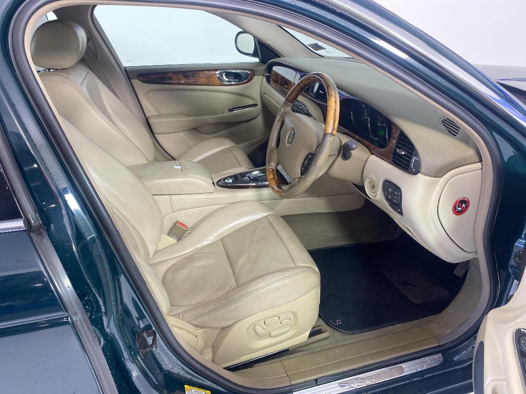 Photo '16' of Jaguar XJ8