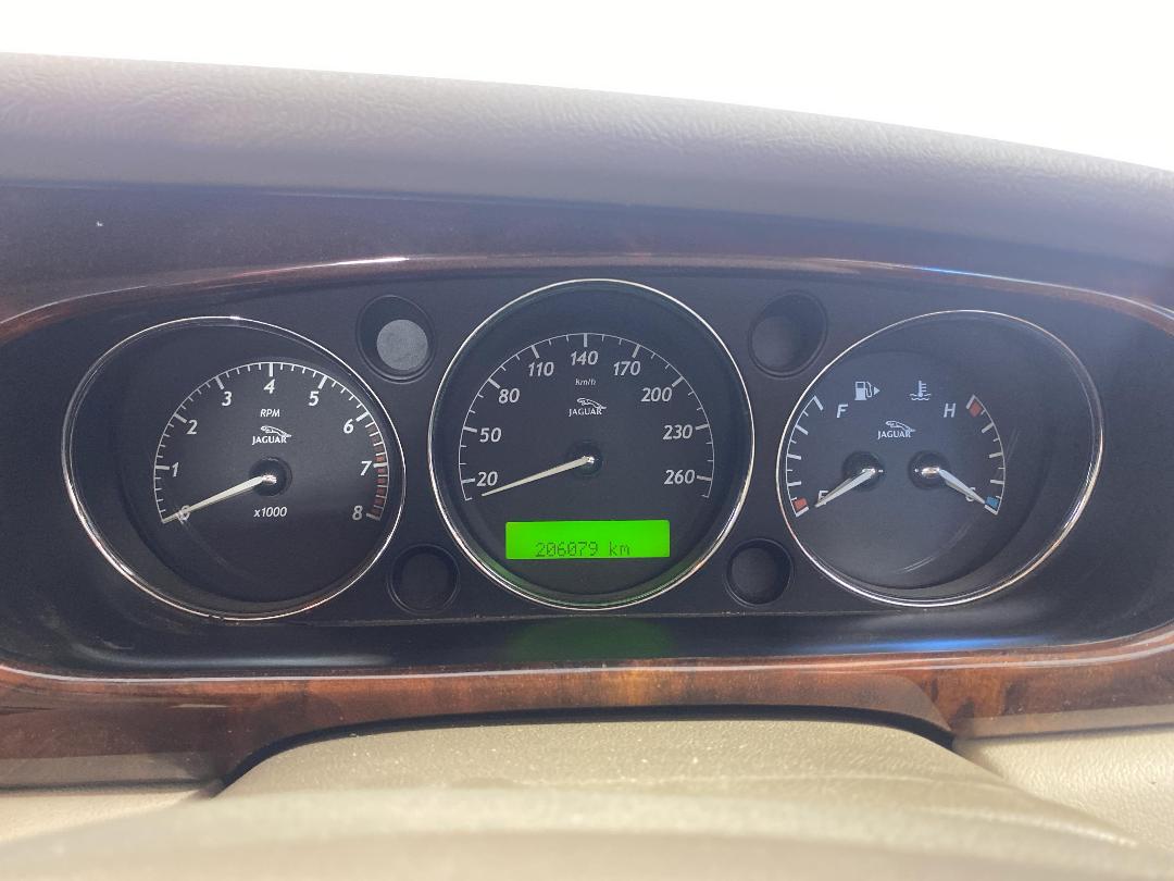 Photo '21' of Jaguar XJ8