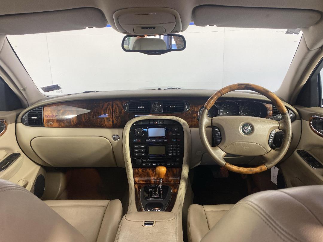 Photo '17' of Jaguar XJ8