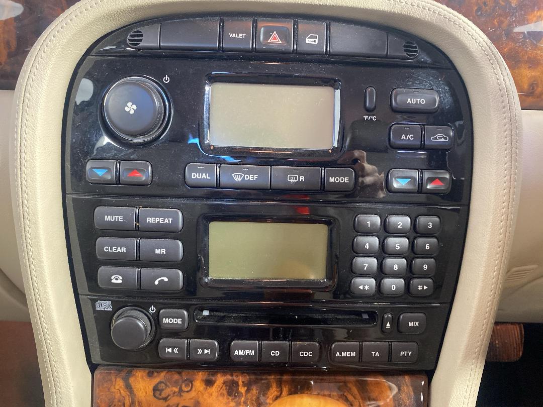 Photo '18' of Jaguar XJ8