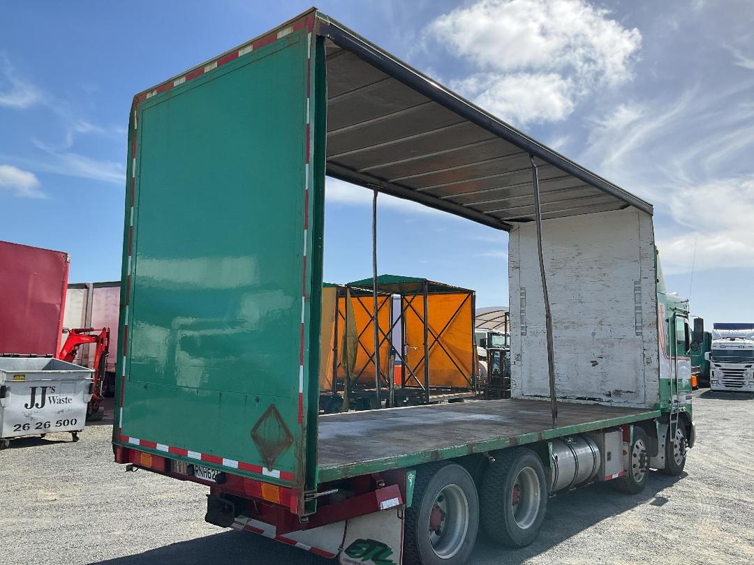 Photo '4' of Kenworth K104 Curtainsider