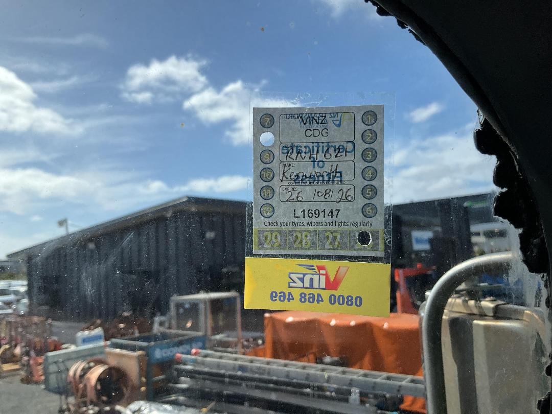 Photo '34' of Kenworth K104 Curtainsider