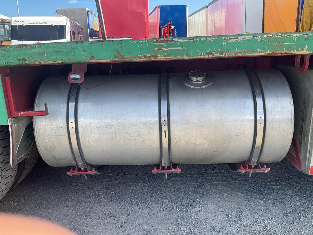 Photo '27' of Kenworth K104 Curtainsider