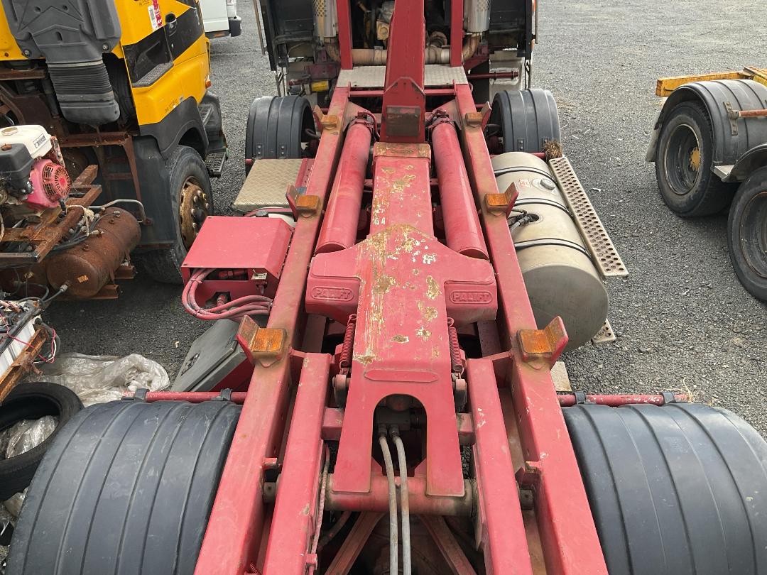 Photo '7' of Kenworth K104 Hook Bin Photo '7' of Kenworth K104 Hook Bin