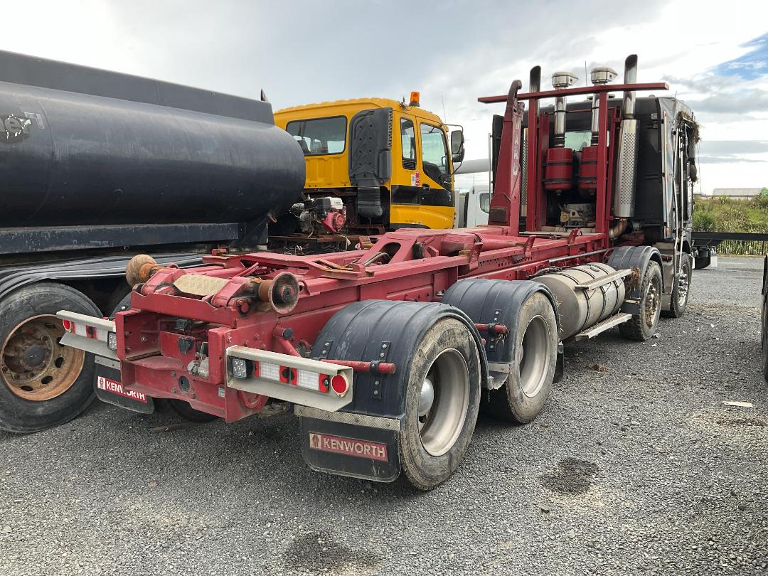 Photo '4' of Kenworth K104 Hook Bin Photo '4' of Kenworth K104 Hook Bin