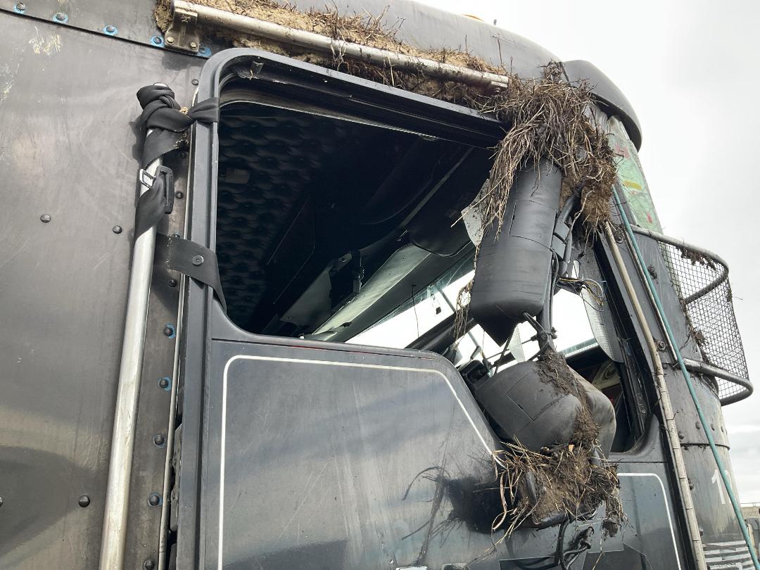 Photo '15' of Kenworth K104 Hook Bin Photo '15' of Kenworth K104 Hook Bin