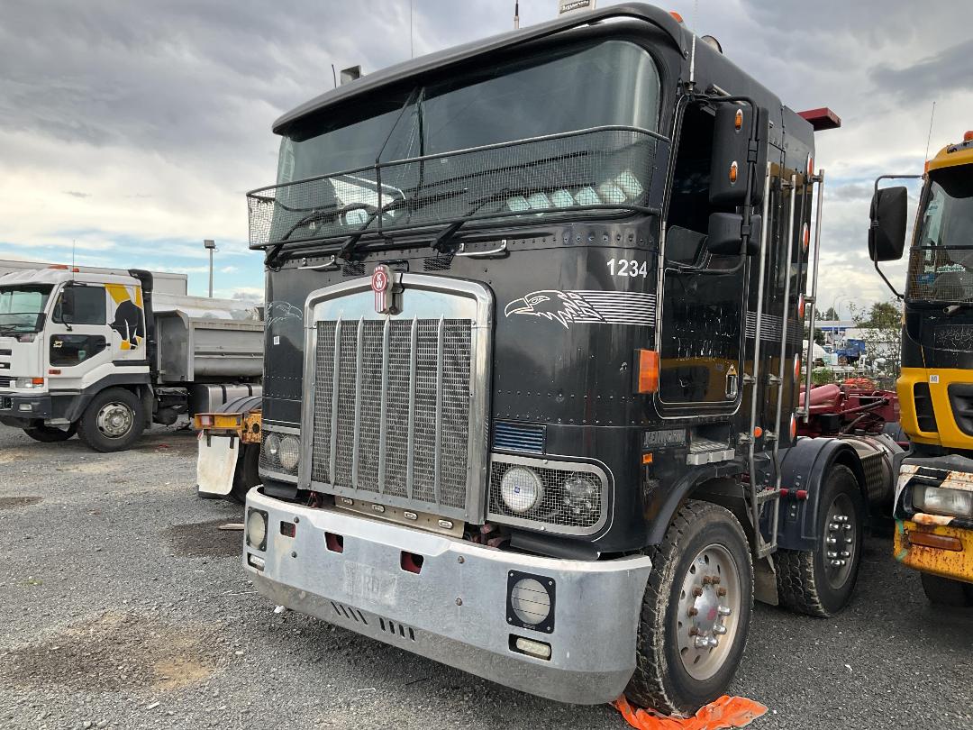 Photo '20' of Kenworth K104 Hook Bin Photo '20' of Kenworth K104 Hook Bin