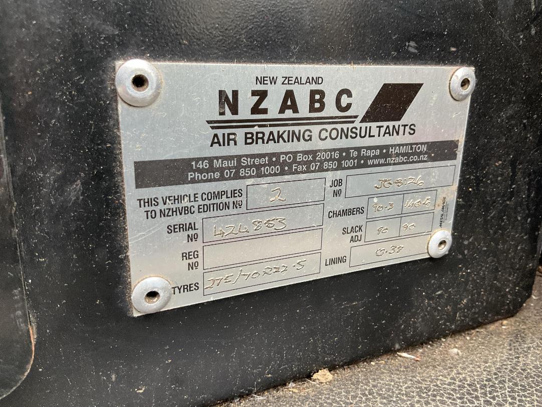 Photo '19' of Kenworth K104 Hook Bin Photo '19' of Kenworth K104 Hook Bin