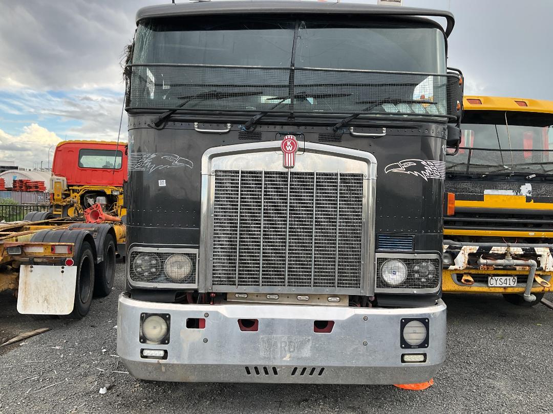 Photo '21' of Kenworth K104 Hook Bin Photo '21' of Kenworth K104 Hook Bin