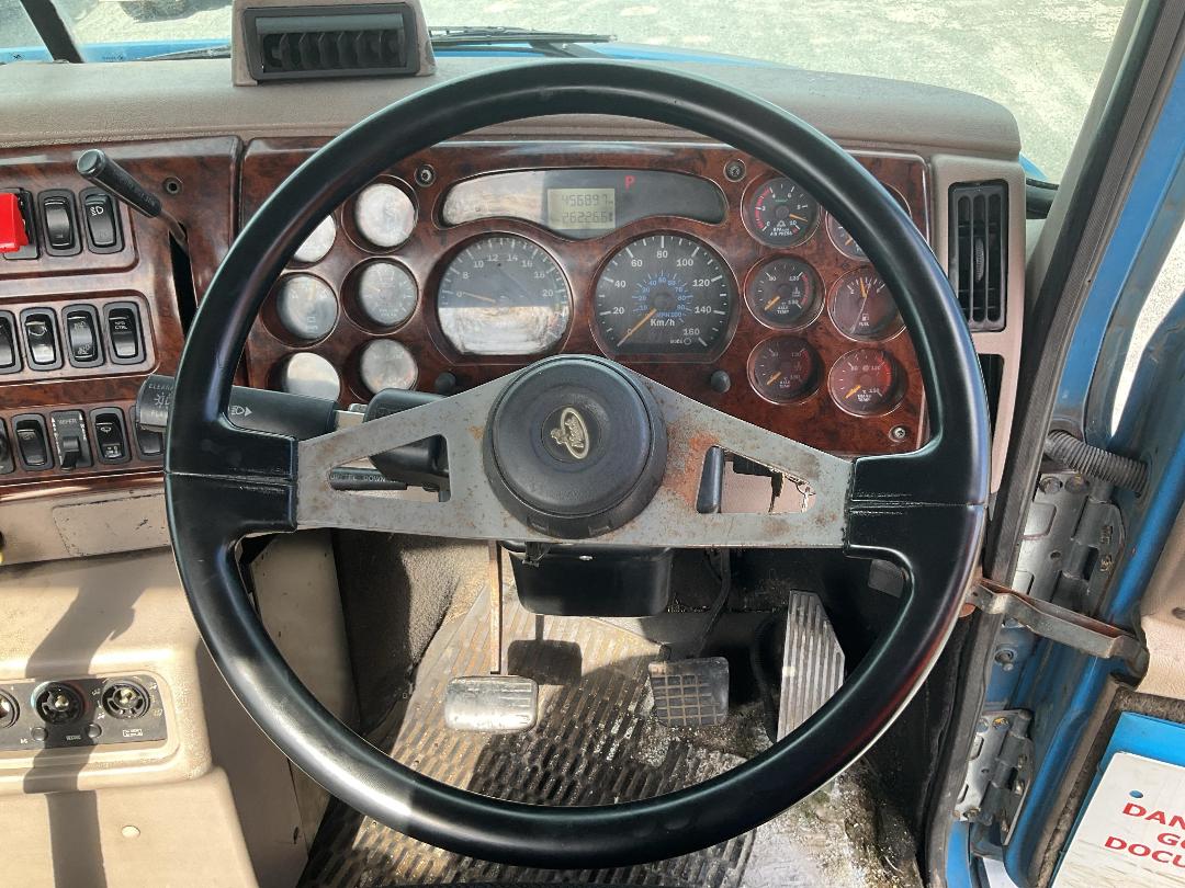 Photo '12' of Mack CX688 RST VISION Tractor Unit