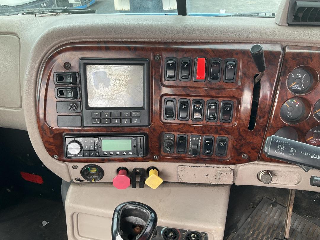 Photo '15' of Mack CX688 RST VISION Tractor Unit