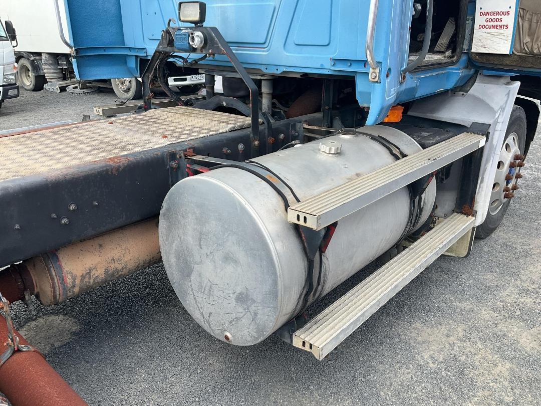 Photo '23' of Mack CX688 RST VISION Tractor Unit