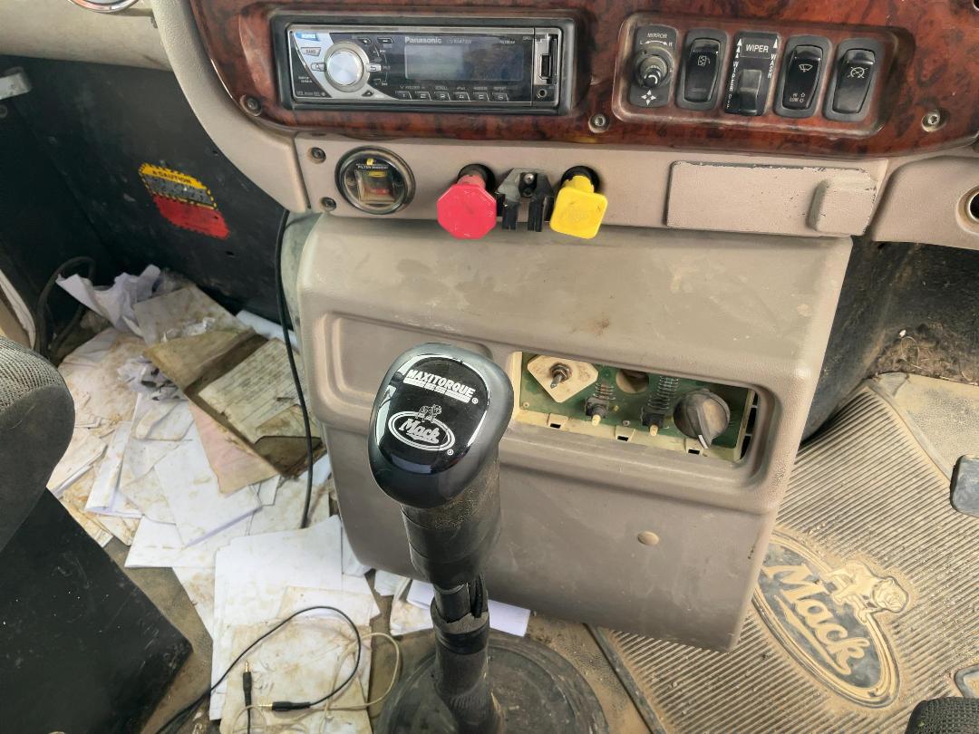 Photo '12' of Mack CX688 VISION Tipper