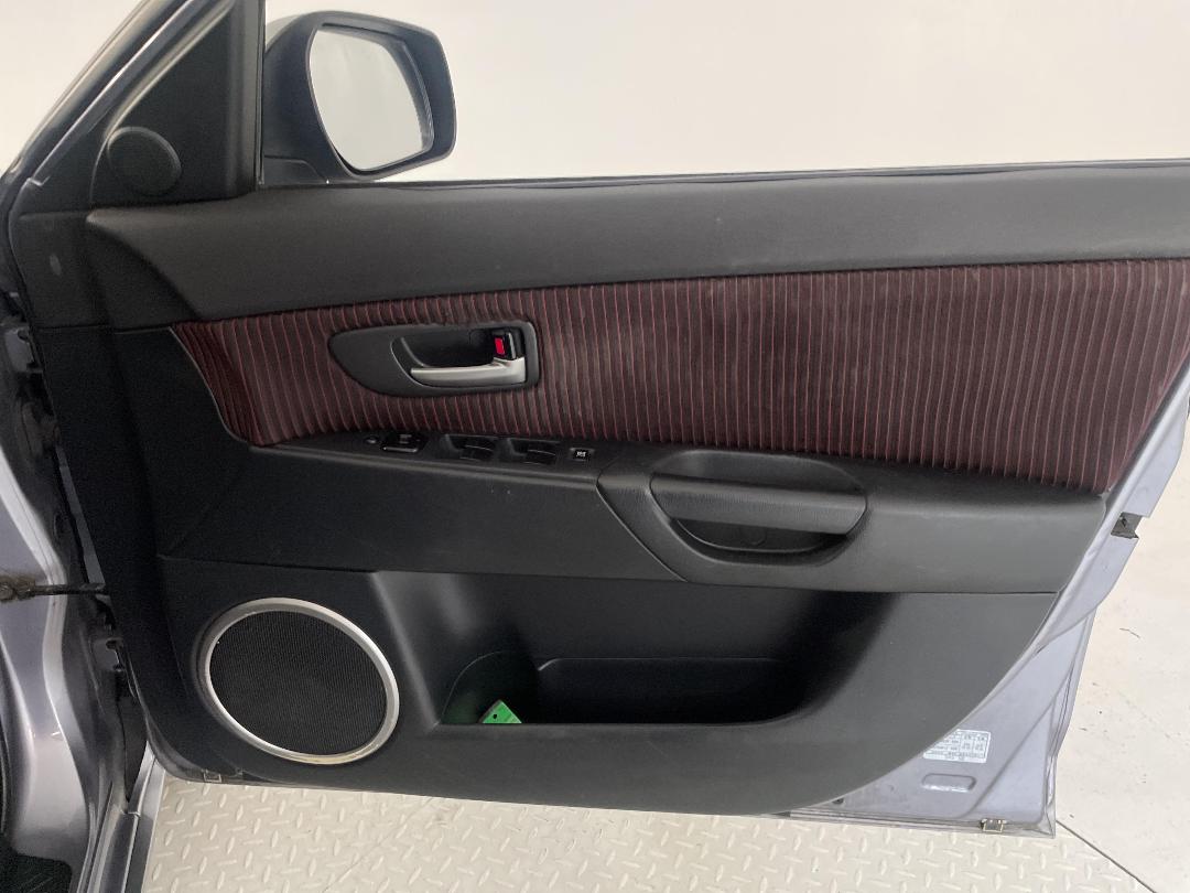 Photo '15' of Mazda Axela