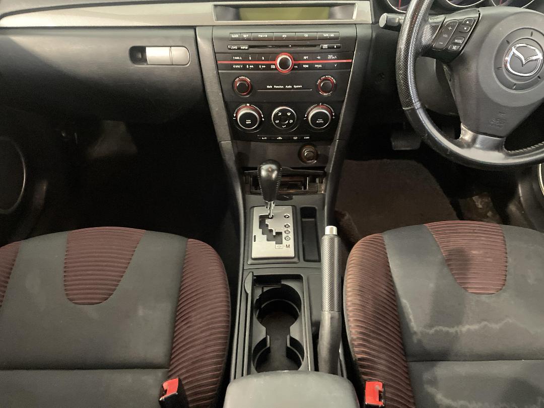 Photo '18' of Mazda Axela