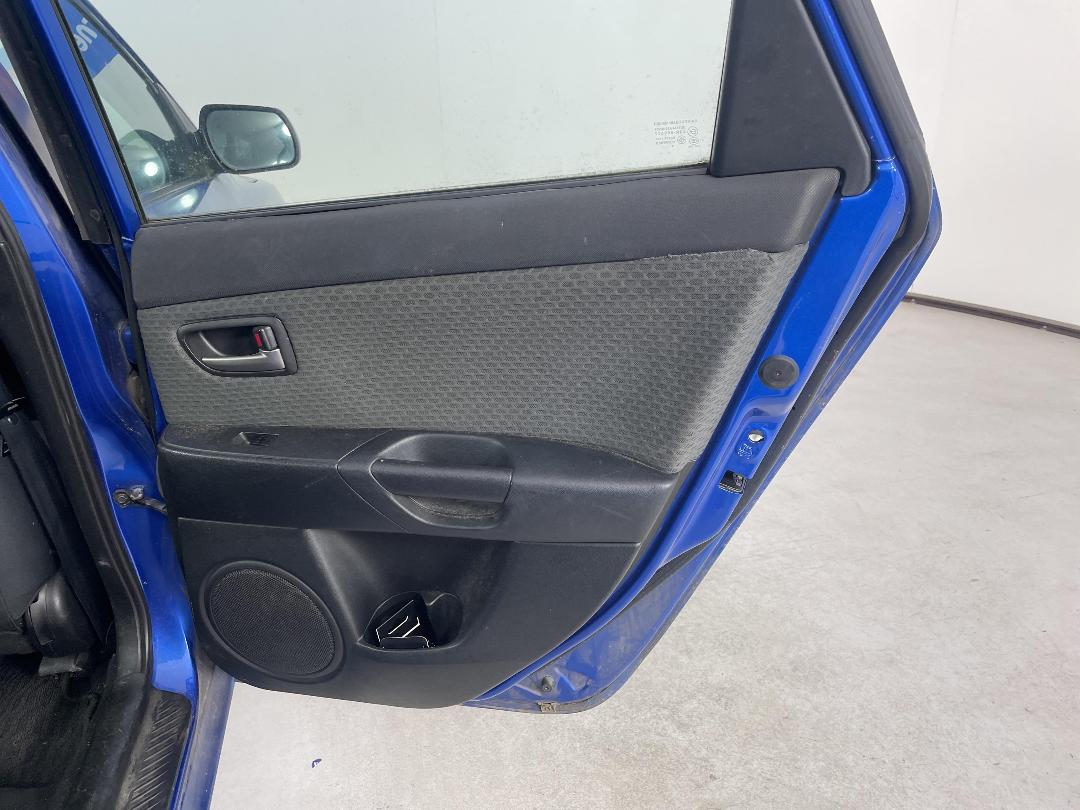 Photo '17' of Mazda Axela