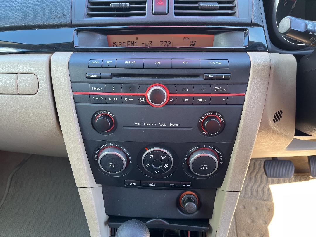 Photo '27' of Mazda Axela Photo '27' of Mazda Axela