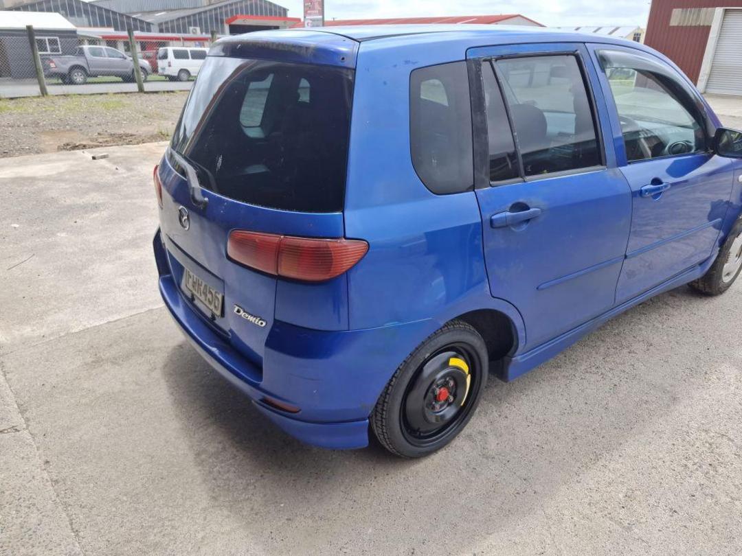 Photo '8' of Mazda Demio Photo '8' of Mazda Demio