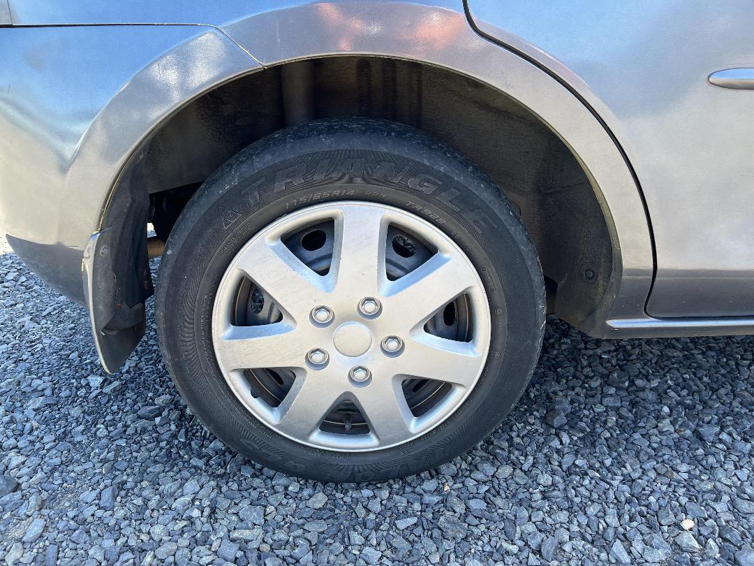 Photo '10' of Mazda Demio