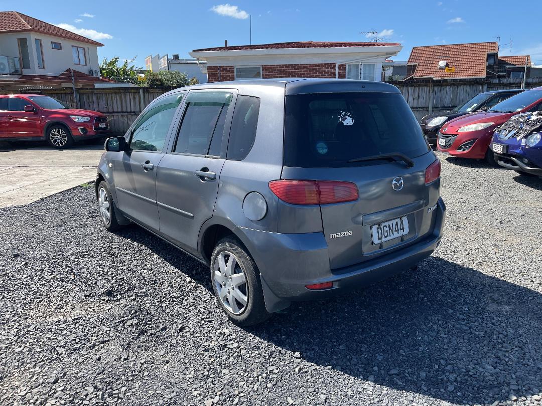 Photo '4' of Mazda Demio