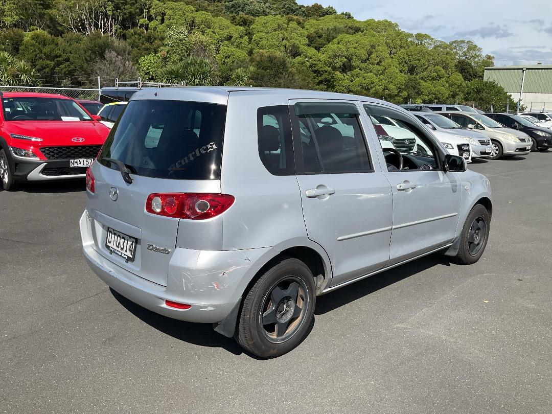 Photo '4' of Mazda Demio
