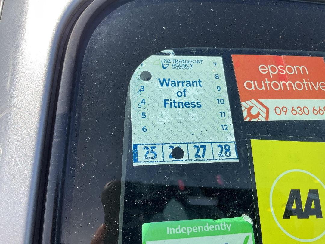 Photo '11' of Mazda Demio