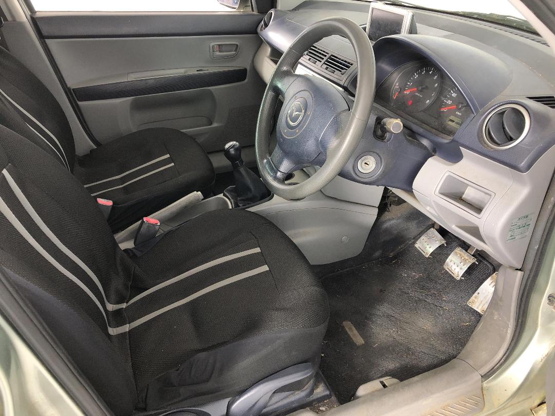 Photo '14' of Mazda Demio