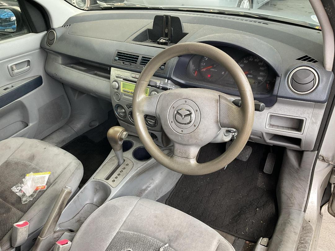 Photo '24' of Mazda Demio