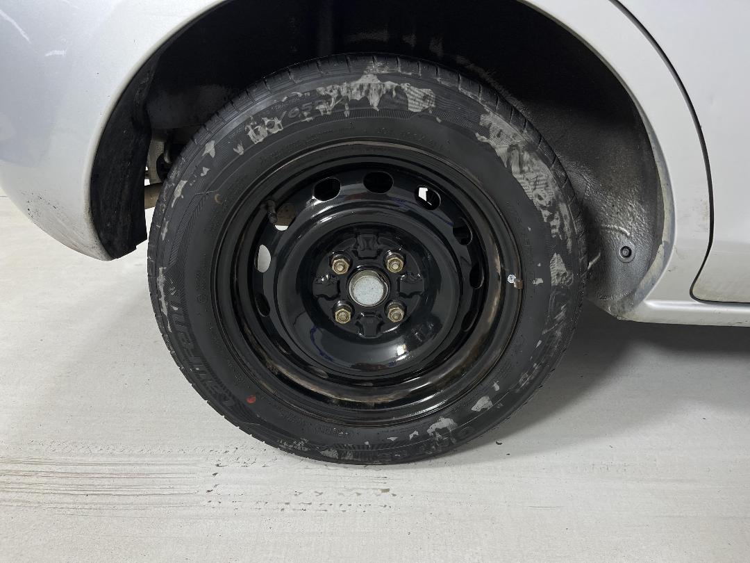 Photo '12' of Mazda Demio Photo '12' of Mazda Demio