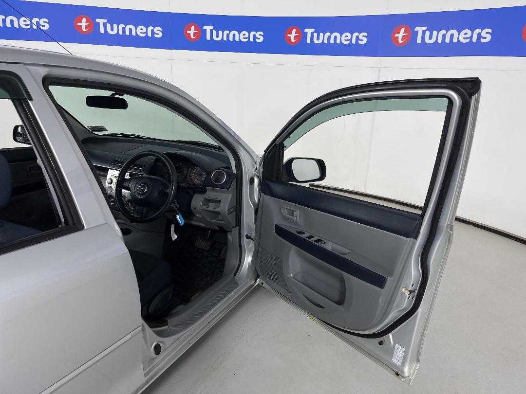 Photo '15' of Mazda Demio Photo '15' of Mazda Demio