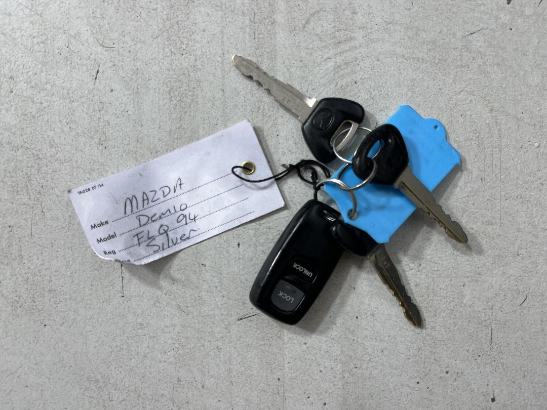 Photo '22' of Mazda Demio Photo '22' of Mazda Demio