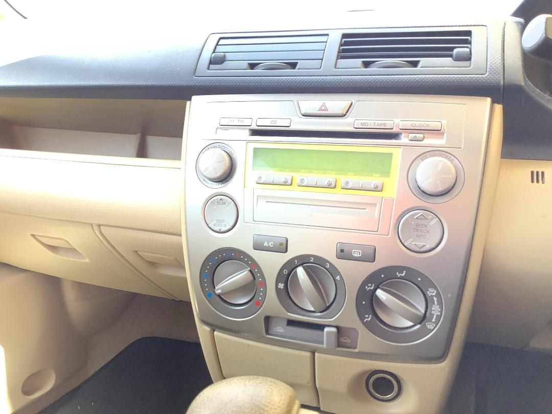 Photo '16' of Mazda Mazda2