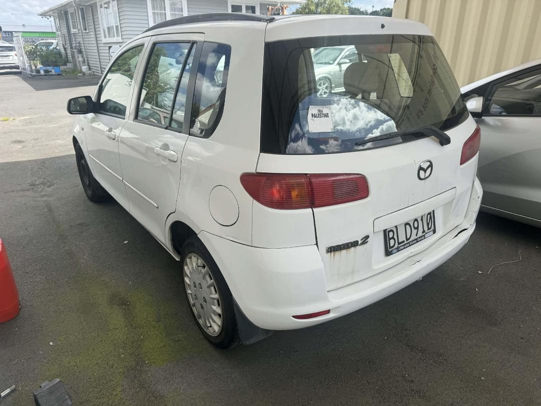 Photo '6' of Mazda Mazda2