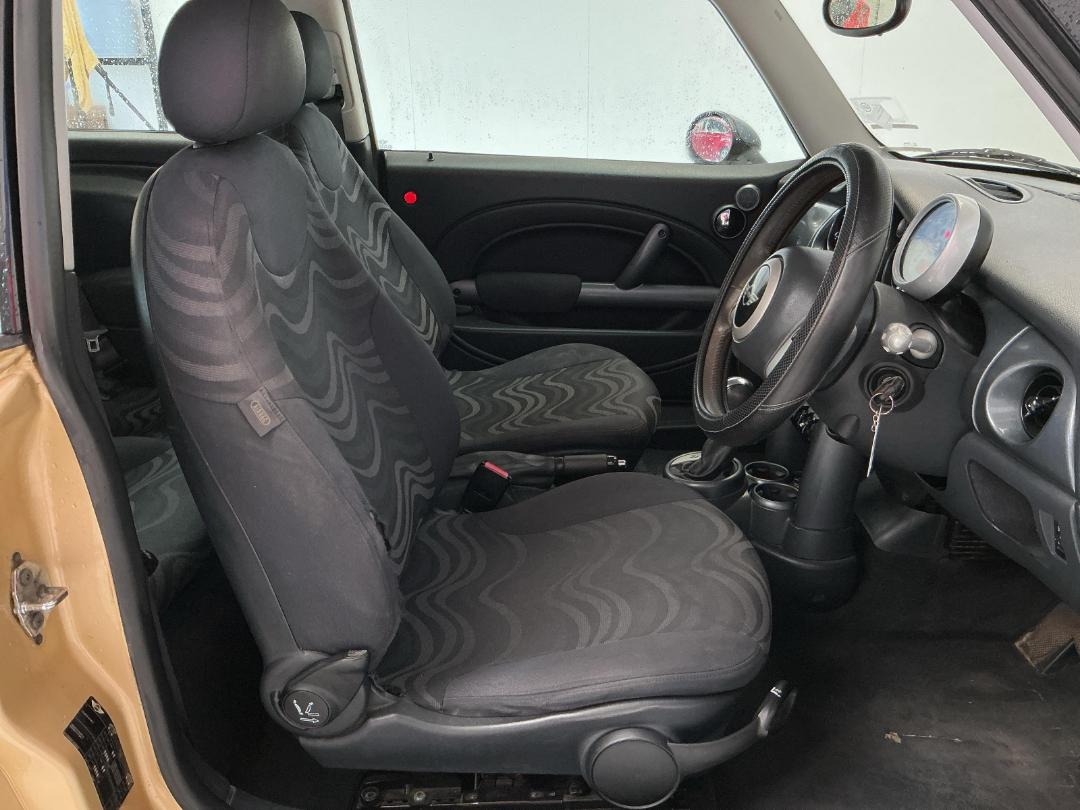 Photo '10' of Mini ONE Photo '10' of Mini ONE