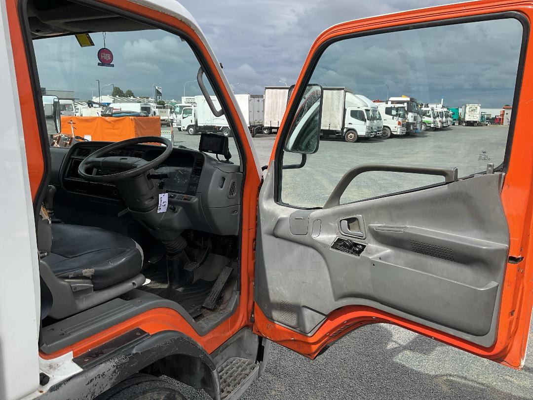 Photo '11' of Mitsubishi Canter FE112E6 Transporter