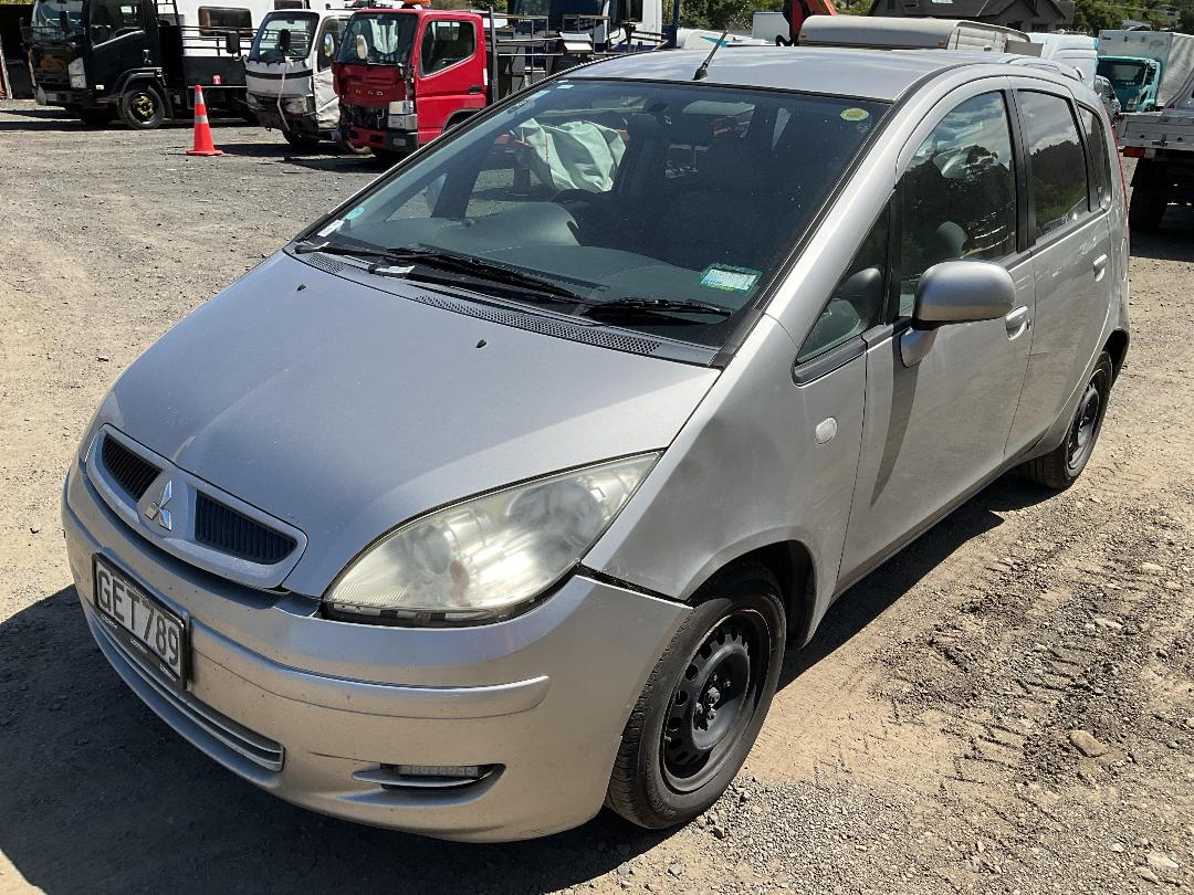 Photo '4' of Mitsubishi Colt Photo '4' of Mitsubishi Colt
