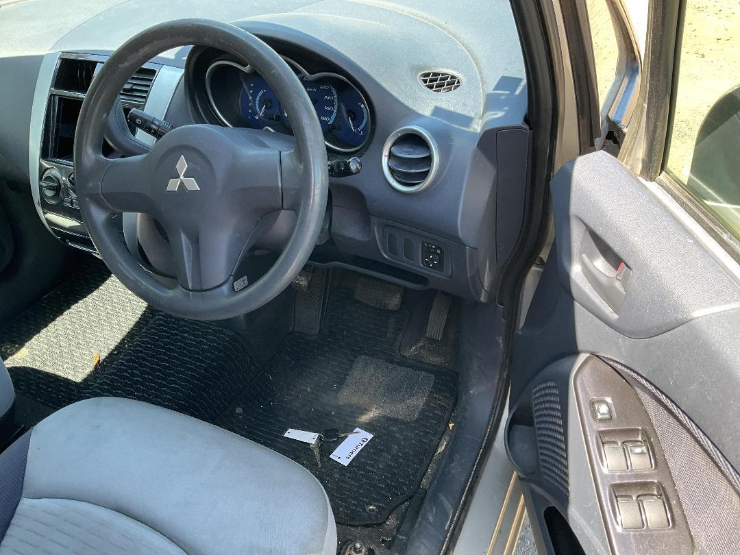 Photo '9' of Mitsubishi Colt Photo '9' of Mitsubishi Colt