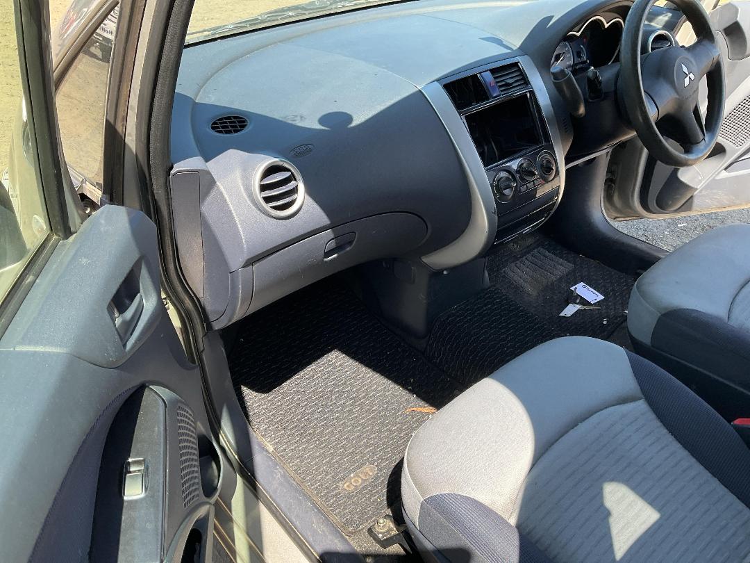 Photo '14' of Mitsubishi Colt Photo '14' of Mitsubishi Colt